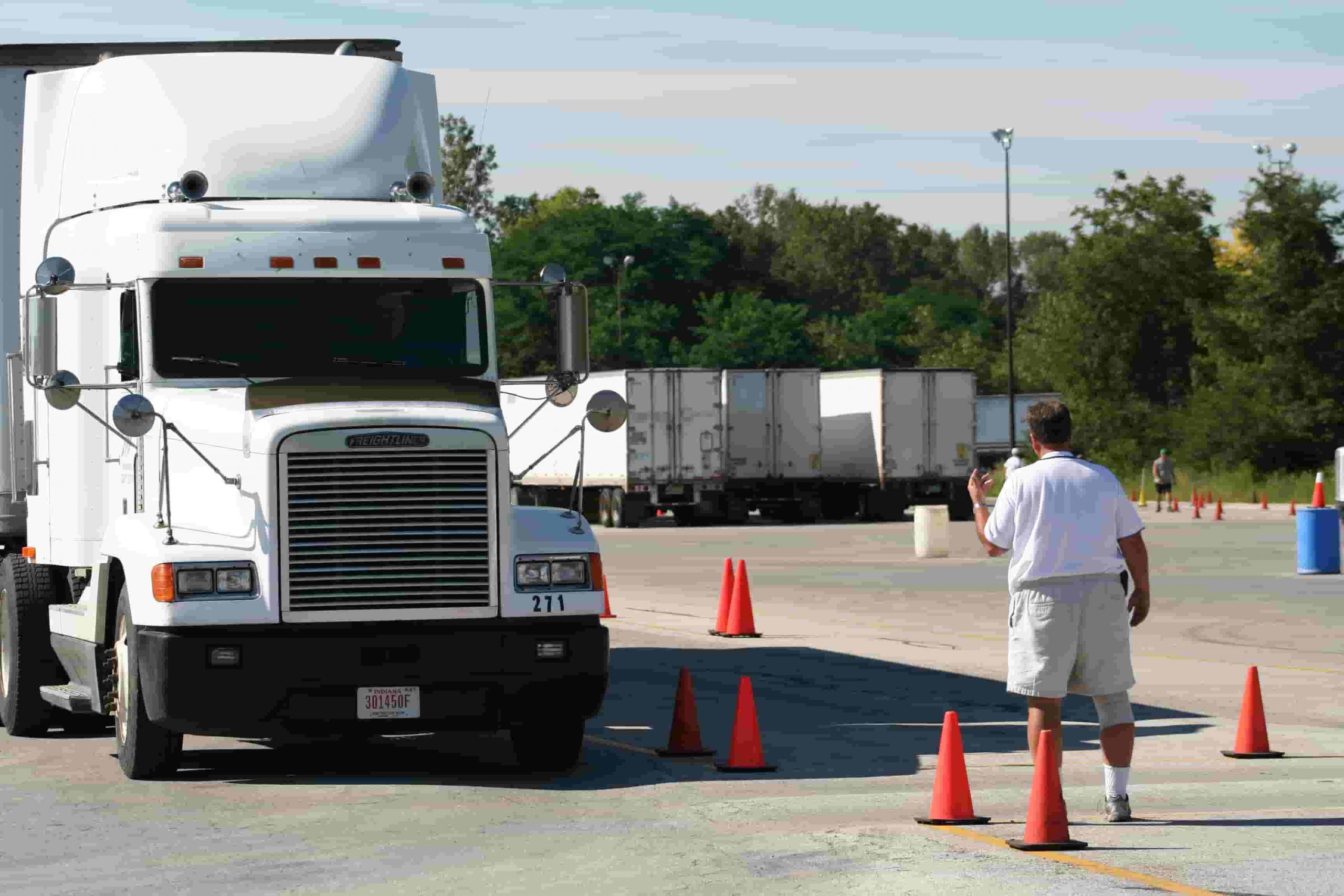 what trucking companies will pay for cdl training